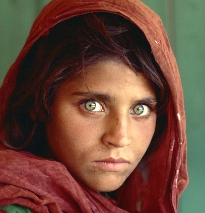 Niña afgana fotografíada por Steve McCurry en 1985. Foto: National Geographic.